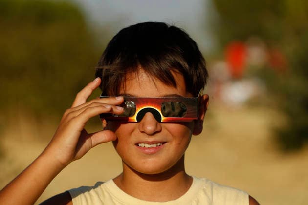 August 12, 2026, Madrid, Community Of Madrid, Spain: A massive crowd of astronomy enthusiasts and families gathers in the elevated grounds of the Parque Forestal de Valdebebas Felipe VI in Madrid, united by the anticipation of the first total solar eclipse visible from the Spanish mainland in 114 years. As the historic celestial event reaches its peak, the atmosphere in the park remains focused and disciplined; attendees are seen equipped with government-distributed, ISO 12312-2 certified solar glasses to safely observe the Sun s occlusion by the Moon. The choice of this expansive public park, with its unobstructed horizon and minimal urban light pollution, offers thousands of spectators a prime vantage point to witness the transition of da - ZUMAo127 20260812_zep_o127_090 Copyright: xHugoxOrtunox