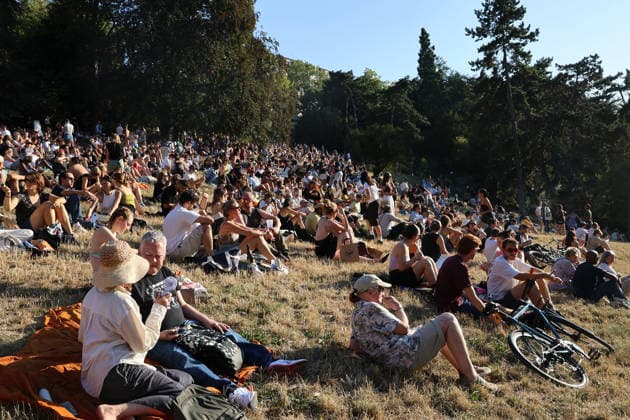 (260812) -- PARIS, Aug. 12, 2026 -- People observe a partial solar eclipse in Paris, France, Aug. 12, 2026. ) FRANCE-PARIS-SOLAR ECLIPSE ZhangxBaihui 