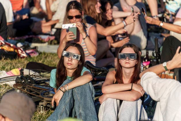 12.08.2026, Eclipse, partielle Sonnenfinsternis, Tempelhofer Feld, Zuschauer, Berlin 12.08.2026, Eclipse, partielle Sonnenfinsternis, Tempelhofer Feld, Zuschauer, Berlin *** August 12, 2026, Eclipse, partial solar eclipse, Tempelhofer Feld, spectators, Berlin August 12, 2026, Eclipse, partial solar eclipse, Tempelhofer Feld, spectators, Berlin