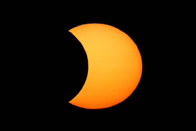 Sonnenfinsternis über Deutschland Beim Blick vom Großen Feldberg im Taunus (Hessen) schiebt sich am 12.08.2026 der Mond zwischen Sonne und Erde und erzeugt eine Sonnenfinsternis, wobei die Bedeckung der Sonnenscheibe im Maximum etwa 90% beträgt. Schmitten Großer Feldberg Hessen Deutschland *** Solar Eclipse Over Germany: Viewed from the Großer Feldberg in the Taunus Mountains in Hesse, on August 12, 2026, the Moon will pass between the Sun and Earth, causing a solar eclipse, with the maximum coverage of the solar disk reaching approximately 90 percent. Schmitten, Großer Feldberg, Hesse, Germany 2026-08-12_deutschland_sonnenfinsternis_11
