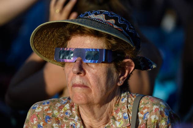 Thousands of people had gathered at Parc AndrÃ CitroÃ«n to watch the solar eclipse in Paris on 12 August 2026 - 27 06 2026 - France Ile-de-France (region) Paris -  JulienxMattiax xLexPictorium LePictorium_0339301
