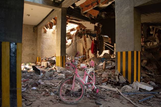 Recovery Efforts Continue in Earthquake-Ravaged La Guaira LA GUAIRA, VENEZUELA AUGUST 12, 2026: Residents continue moving through earthquake-damaged neighborhoods in Tanaguarena, Los Corales and Catia La Mar, where destroyed roads, collapsed buildings and debris continue to disrupt daily life 49 days after the twin earthquakes struck Venezuela s central coast. With public transportation limited, residents walk through rubble and around heavy machinery to reach different parts of the affected areas, while many continue searching for drinking water as recovery and debris removal operations remain underway. Estado la guaira Venezuela (Bolivarian Republic of) Copyright: x xFranyerxNievesx(Babel)x xJNAxPressx