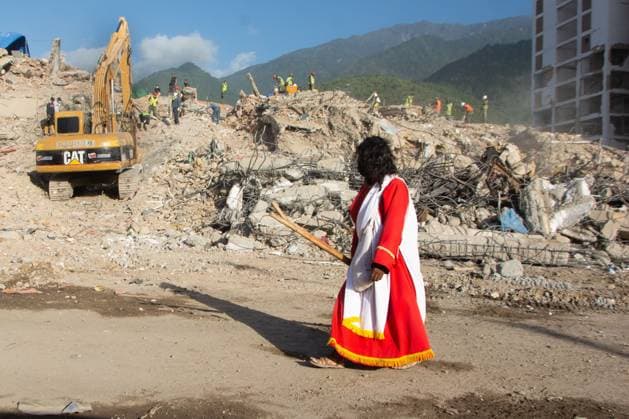 Recovery Efforts Continue in Earthquake-Ravaged La Guaira LA GUAIRA, VENEZUELA AUGUST 12, 2026: Residents continue moving through earthquake-damaged neighborhoods in Tanaguarena, Los Corales and Catia La Mar, where destroyed roads, collapsed buildings and debris continue to disrupt daily life 49 days after the twin earthquakes struck Venezuela s central coast. With public transportation limited, residents walk through rubble and around heavy machinery to reach different parts of the affected areas, while many continue searching for drinking water as recovery and debris removal operations remain underway. Estado la guaira Venezuela (Bolivarian Republic of) Copyright: x xFranyerxNievesx(Babel)x xJNAxPressx