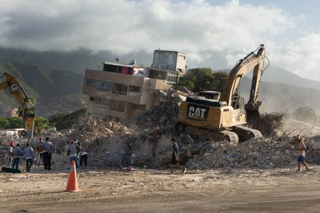 Recovery Efforts Continue in Earthquake-Ravaged La Guaira LA GUAIRA, VENEZUELA AUGUST 12, 2026: Residents continue moving through earthquake-damaged neighborhoods in Tanaguarena, Los Corales and Catia La Mar, where destroyed roads, collapsed buildings and debris continue to disrupt daily life 49 days after the twin earthquakes struck Venezuela s central coast. With public transportation limited, residents walk through rubble and around heavy machinery to reach different parts of the affected areas, while many continue searching for drinking water as recovery and debris removal operations remain underway. Estado la guaira Venezuela (Bolivarian Republic of) Copyright: x xFranyerxNievesx(Babel)x xJNAxPressx