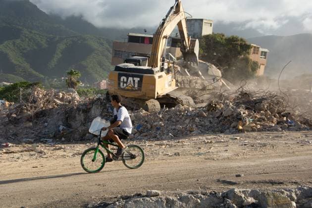 Recovery Efforts Continue in Earthquake-Ravaged La Guaira LA GUAIRA, VENEZUELA AUGUST 12, 2026: Residents continue moving through earthquake-damaged neighborhoods in Tanaguarena, Los Corales and Catia La Mar, where destroyed roads, collapsed buildings and debris continue to disrupt daily life 49 days after the twin earthquakes struck Venezuela s central coast. With public transportation limited, residents walk through rubble and around heavy machinery to reach different parts of the affected areas, while many continue searching for drinking water as recovery and debris removal operations remain underway. Estado la guaira Venezuela (Bolivarian Republic of) Copyright: x xFranyerxNievesx(Babel)x xJNAxPressx