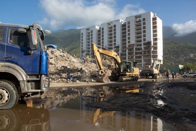 Recovery Efforts Continue in Earthquake-Ravaged La Guaira LA GUAIRA, VENEZUELA AUGUST 12, 2026: Residents continue moving through earthquake-damaged neighborhoods in Tanaguarena, Los Corales and Catia La Mar, where destroyed roads, collapsed buildings and debris continue to disrupt daily life 49 days after the twin earthquakes struck Venezuela s central coast. With public transportation limited, residents walk through rubble and around heavy machinery to reach different parts of the affected areas, while many continue searching for drinking water as recovery and debris removal operations remain underway. Estado la guaira Venezuela (Bolivarian Republic of) Copyright: x xFranyerxNievesx(Babel)x xJNAxPressx