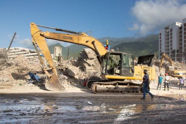 Recovery Efforts Continue in Earthquake-Ravaged La Guaira LA GUAIRA, VENEZUELA AUGUST 12, 2026: Residents continue moving through earthquake-damaged neighborhoods in Tanaguarena, Los Corales and Catia La Mar, where destroyed roads, collapsed buildings and debris continue to disrupt daily life 49 days after the twin earthquakes struck Venezuela s central coast. With public transportation limited, residents walk through rubble and around heavy machinery to reach different parts of the affected areas, while many continue searching for drinking water as recovery and debris removal operations remain underway. Estado la guaira Venezuela (Bolivarian Republic of) Copyright: x xFranyerxNievesx(Babel)x xJNAxPressx