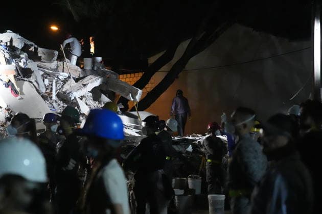 Search and rescue operations continue in Cali, Colombia CALI, COLOMBIA - AUGUST 12: Residents and Members of emergency response agencies, including the Fire Department, the Colombian Army, and the search for survivors among the rubble of collapsed structures, in Cali, Colombia on August 12, 2026. Juancho Torres Juancho Torres Anadolu Cali Colombia. Editorial use only. Please get in touch for any other usage.  Copyright: x2026xAnadoluxJuanchoxTorresx