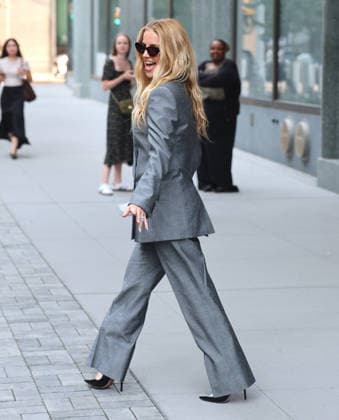 Annabelle Wallis out in New York Actress Annabelle Wallis all smile leaves a studio in New York, NY on August 12, 2026. One week ago, according to report Annabelle and Sebastian Stan welcome first child together. Photo by Dylan Travis ABACAPRESS.COM New York NY  Copyright: xDylanxTravis ABACAx