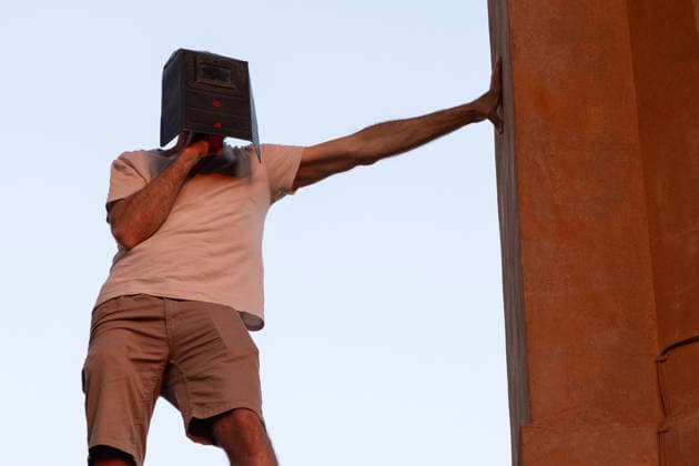 IPA87432149 - A man uses a welding mask to safely watch a solar eclipse at the Sanctuary of the Madonna di San Luca. Bologna, Italy, August 8, 2026  Copyright: xLeonardoxGaravaglia LiveMediax xx 87432149