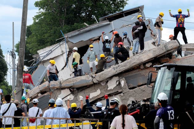 August 12, 2026, Cali, Valle Del Cauca, Colombia: People gather outside collapsed buildings in Cali, Colombia on August 12, 2026 to aid in several rescue labors after a 7,4 magnitude earthquake that struck the cities of Quibdo, Cali, Pereira and Manizales leaving more than 200 casualties past august 10. Cali Colombia - ZUMAvp1_ 20260812_zia_vp1_016 Copyright: xMartinxStevenxAngelx