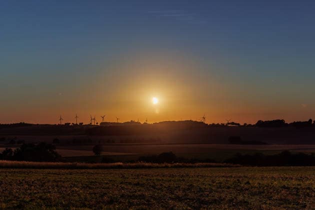 Sonnenfinsternis vom 12.08.2026 über Warstein im Sauerland Landschaftsaufnahme der Sonnenfinsternis, aufgenommen bei Warstein. Das Bild wurden mithilfe von KI entrauscht. *** Solar eclipse on August 12, 2026, over Warstein in the Sauerland; landscape view of the solar eclipse, taken near Warstein. The image was denoised using AI. Copyright: xx xChantalxAndersx