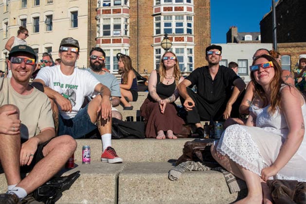 Solar Eclipse 2026 in Margate, UK - 12 AUG 2026. A group of friends seen enjoying the solar eclipse in their glasses. Hundreds of people gathered on the King s Steps to enjoy the partial solar eclipse in Margate, UK. Because of the Sun was covered by the Moon 90.6% on the maximum phase of the partial solar eclipse. Margate United Kingdom Copyright: xKrisztianxElekx xSOPAxImagesx SSS_20260812_SOLAR_ECLIPSE_0011005025