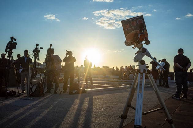 Polish Prime Minister, Donald Tusk joins observers to watch partial solar eclipse in Warsaw, Poland - 12 AUG 2026. A telescope set up for the arrival of the Prime Minister, Donald Tusk seen as the solar eclipse begins. On the evening of the 12th August, Prime Minister of the Republic of Poland, Donald Tusk, joins scientific observers and members of the public at the Copernicus Science Centre in Warsaw to watch a partial solar eclipse. At its maximum, the Moon obscures about 82% of the Sun as viewed from the Polish capital. Warsaw’s eclipse runs from approximately 19:14 until sunset at 20:06, reaching its maximum at 20:02. The roughly 82% figure refers to the Sun’s covered area; the eclipse magnitude was about 0.85. Warsaw Poland Copyright: xNeilxMiltonx xSOPAxImagesx NSM2026168G0812-L1003253_5000_300dpi