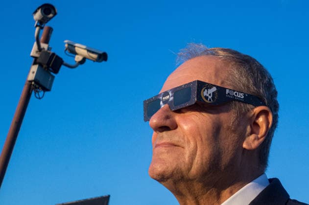 Polish Prime Minister, Donald Tusk joins observers to watch partial solar eclipse in Warsaw, Poland - 12 AUG 2026. Prime Minister, Donald Tusk seen looking at the solar eclipse through filtered spectacles. On the evening of the 12th August, Prime Minister of the Republic of Poland, Donald Tusk, joins scientific observers and members of the public at the Copernicus Science Centre in Warsaw to watch a partial solar eclipse. At its maximum, the Moon obscures about 82% of the Sun as viewed from the Polish capital. Warsaw’s eclipse runs from approximately 19:14 until sunset at 20:06, reaching its maximum at 20:02. The roughly 82% figure refers to the Sun’s covered area; the eclipse magnitude was about 0.85. Warsaw Poland Copyright: xNeilxMiltonx xSOPAxImagesx NSM2026168G0812-L1003321_5000_300dpi