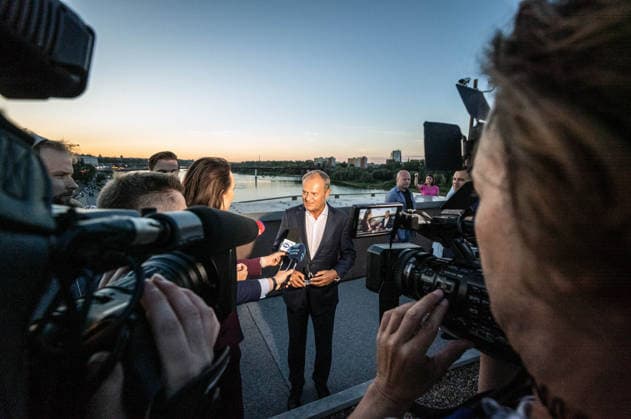 Polish Prime Minister, Donald Tusk joins observers to watch partial solar eclipse in Warsaw, Poland - 12 AUG 2026. Prime Minister, Donald Tusk seen interviewed by the media after the sun has set during the solar eclipse. On the evening of the 12th August, Prime Minister of the Republic of Poland, Donald Tusk, joins scientific observers and members of the public at the Copernicus Science Centre in Warsaw to watch a partial solar eclipse. At its maximum, the Moon obscures about 82% of the Sun as viewed from the Polish capital. Warsaw’s eclipse runs from approximately 19:14 until sunset at 20:06, reaching its maximum at 20:02. The roughly 82% figure refers to the Sun’s covered area; the eclipse magnitude was about 0.85. Warsaw Poland Copyright: xNeilxMiltonx xSOPAxImagesx NSM2026168G0812-L1003419_5000_300dpi