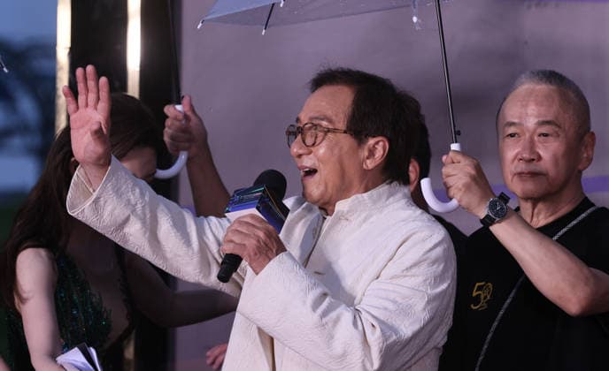 HARBIN, CHINA - AUGUST 12: Director Chen Desheng holds an umbrella for actor Jackie Chan on the red carpet during the closing ceremony of the 7th Jackie Chan International Action Film Week on August 12, 2026 in Harbin, Heilongjiang Province of China. The event gathered hundreds of filmmakers to celebrate achievements in action cinema.  Copyright: xVCGx 111659586558