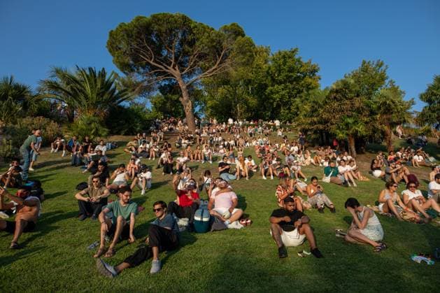 Solar Eclipse in Madrid, Spain - 12 Aug 2026 People wearing eclipse glasses observe the sky during the solar eclipse in Madrid. Madrid Spain Copyright: xDavidxCanalesx xSOPAxImagesx David-Canales-1441814