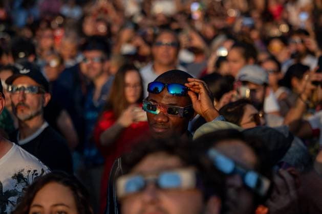 Solar Eclipse in Madrid, Spain - 12 Aug 2026 People wearing eclipse glasses observe the sky during the solar eclipse in Madrid. Madrid Spain Copyright: xDavidxCanalesx xSOPAxImagesx David-Canales-1441817