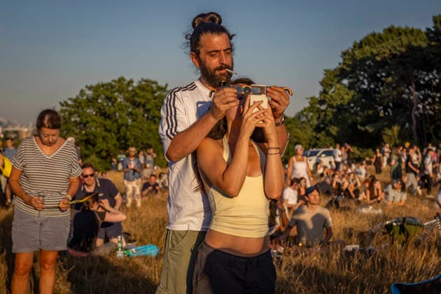 Solar Eclipse Over Hampstead Heath London, 2026 Visitors gathered at Hampstead Heath in North London to watch the solar eclipse. The eclipse was visible across the London skyline, with spectators looking towards the sky and capturing the event on cameras and phones., Credit:Zak Irfan Avalon  Copyright: xZakxIrfanx xAvalonx 1122597053