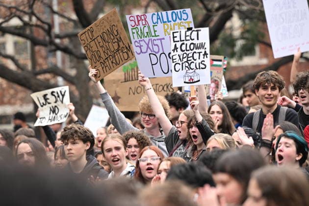 ONE NATION STUDENT PROTEST, Protesters during a rally of high school and university students opposed to the policies of Pauline Hanson and One Nation outside the State Library Victoria in Melbourne, Thursday, August 13, 2026. ( NO ARCHIVING Melbourne Victoria AUSTRALIA  Copyright: xCHRISTOPHERxHOPKINSx 20260813157185179202