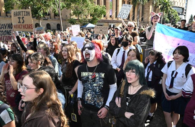 ONE NATION STUDENT PROTEST, Protestors are seen during a rally of high school and university students opposed to the policies of Pauline Hanson and One Nation at King George Square in Brisbane, Thursday, August 13, 2026. ( NO ARCHIVING BRISBANE QUEENSLAND AUSTRALIA  Copyright: xDARRENxENGLANDx 20260813125887579467