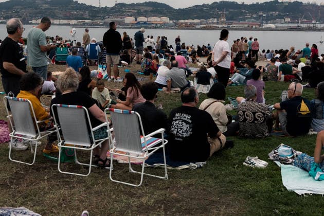 Solar eclipse in Gijon, Spain GIJON, SPAIN - AUGUST 12 : People gather to watch the total solar eclipse in Gijon, Spain on August 12, 2026. Nico Rodriguez Anadolu Gijon Spain. Editorial use only. Please get in touch for any other usage.  Copyright: x2026xAnadoluxNicoxRodriguezx
