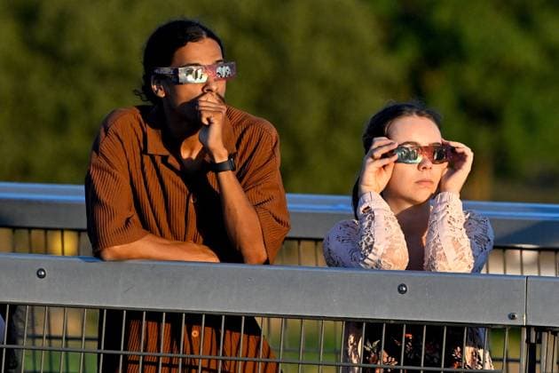 People Watch Solar Eclipse At Strasbourg-Kehl Border - France Solar eclipse on 12 August 2026 on the Pont des Deux Rives, spanning the Rhine between Strasbourg and Kehl. Thousands of people came to admire this exceptional spectacle, right on the border between France and Germany – a symbol of Europe. To view it safely, people needed to get hold of the essential ISO 123122 solar eclipse glasses, which had been hard to find in the days leading up to the event. August 12, 2026, Strasbourg - Kehl, Eastern France. Photo by Nicolas Roses ABACAPRESS.COM France  Copyright: xRosesxNicolas ABACAx