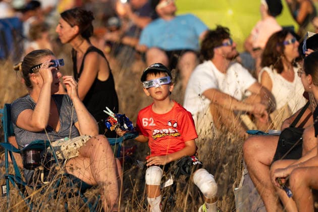 Solar Eclipse Jean Marc Ferré MAXPPP Eyguières August 12, 2026 Several hundred people equipped with special viewing glasses certified to ISO 12312-2 or ISO 12312-2:2015—and some with personal eye protection—and with camping chairs and tables—gathered at the Eyguières airfield to observe the eclipse on August 12, 2026. Photo by Jean Marc Ferré MAXPPP, Eyguières, August 12, 2026 – Several hundred people—equipped with special glasses featuring filters certified to ISO 12312-2 or ISO 12312-2:2015 standards and, in some cases, personal eye protection and bringing camping chairs and tables—gathered at the Eyguières airfield to observe the eclipse on August 12, 2026, in Eyguières, Provence-Alpes-Côte d’Azur, France  Copyright: xMAXPPPxJeanxMarcxFerréx FRR202608123971 FRR202608123971