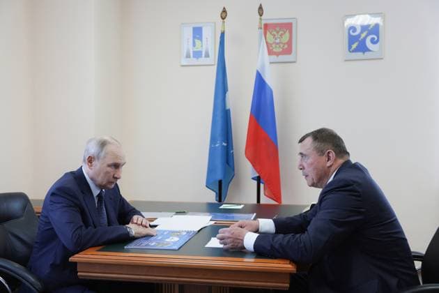 Russia Putin Far Eastern Federal District 9221352 13.08.2026 Russian President Vladimir Putin meets with Sakhalin Region Governor Valery Limarenko in Kurilsk, Sakhalin region, Russia. Gavriil Grigorov Sputnik Kurilsk Sakhalin Region Russia  Copyright: xGavriilxGrigorovx