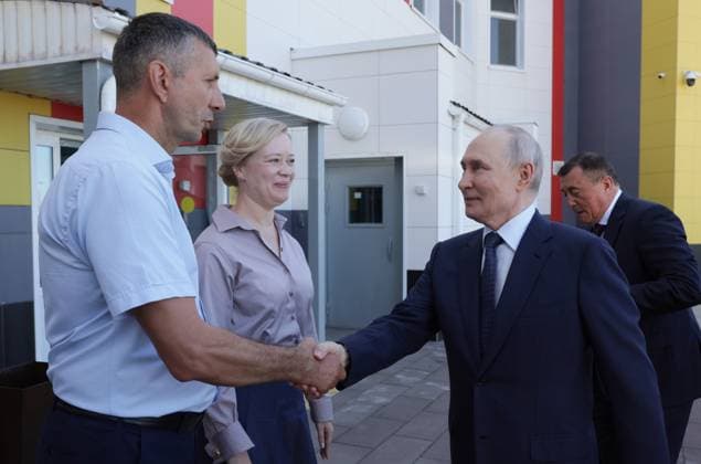 Russia Putin Far Eastern Federal District 9221349 13.08.2026 Russian President Vladimir Putin, accompanied by Sakhalin Region Governor Valery Limarenko, is welcomed by school principal Andrei Gorbachev and Sakhalin Region Education Minister Anastasia Kikteva during a visit to the secondary school named after Hero of Russia Eduard Norpolov in Kurilsk, Sakhalin region, Russia. Gavriil Grigorov Sputnik Kurilsk Sakhalin Region Russia  Copyright: xGavriilxGrigorovx