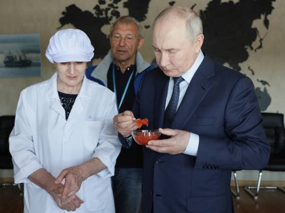 Russia Putin Far Eastern Federal District 9221326 13.08.2026 Russian President Vladimir Putin visits the Yasny fish processing complex on Iturup Island, Sakhalin region, Russia. Gavriil Grigorov Sputnik Sakhalin Region Russia  Copyright: xGavriilxGrigorovx