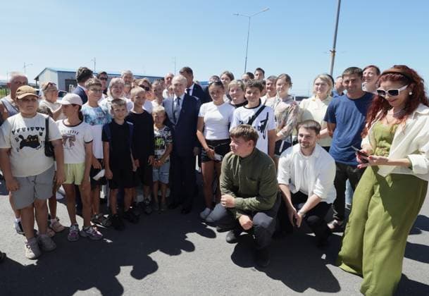 Russia Putin Far Eastern Federal District 9221379 13.08.2026 Russian President Vladimir Putin meets local residents on Iturup Island, Sakhalin region, Russia. Gavriil Grigorov Sputnik Kurilsk Sakhalin Region Russia  Copyright: xGavriilxGrigorovx