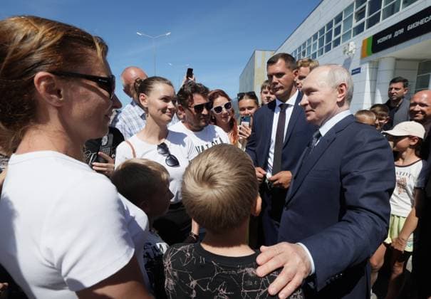 Russia Putin Far Eastern Federal District 9221380 13.08.2026 Russian President Vladimir Putin meets local residents on Iturup Island, Sakhalin region, Russia. Gavriil Grigorov Sputnik Kurilsk Sakhalin Region Russia  Copyright: xGavriilxGrigorovx