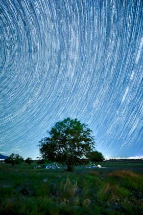 (260813) -- BEIJING, Aug. 13, 2026 -- This stack composite photo taken on Aug. 13, 2026 shows Perseid meteor shower over Yinchuan City, northwest China s Ningxia Hui Autonomous Region. Perseid meteor shower, which peaks on August 12 and 13 this year, is an annual meteor shower that occurs from mid-July to late August. ) (EcoChina)CHINA-PERSEID METEOR SHOWER (CN) YangxZhisen 