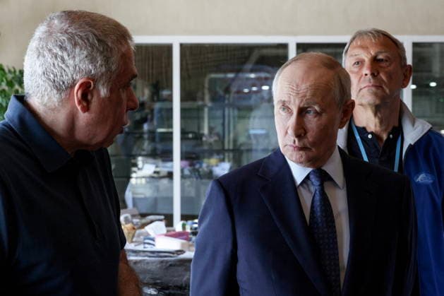 RUSSIA, SAKHALIN REGION - AUGUST 13, 2026: Alexander Verkhovsky, President of Gidrostroy, accompanies Vladimir Putin, President of Russia, on his visit to the Yasny Clear fish processing plant owned by Gidrostroy and situated on Iturup Island. Gavriil Grigorov Russian Presidential Press and Information Office TASS  96092675