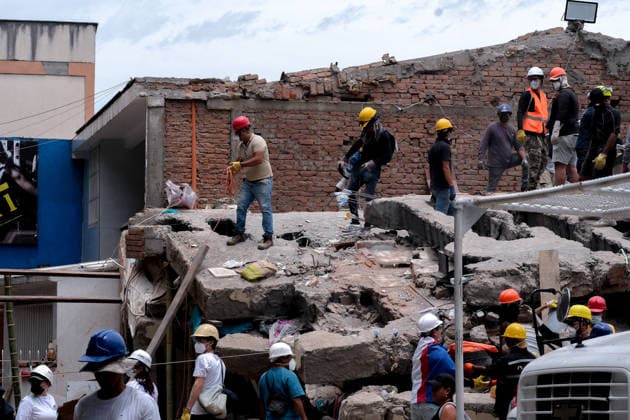 Coiombia Earthquake Aftermath People gather outside collapsed buildings in Cali, Colombia on August 12, 2026 to aid in several rescue labors after a 7,4 magnitude earthquake that struck the cities of Quibdo, Cali, Pereira and Manizales leaving more than 200 casualties past august 10. Cali Valle del Cauca Colombia Copyright: xMartinxStevenxAngelx