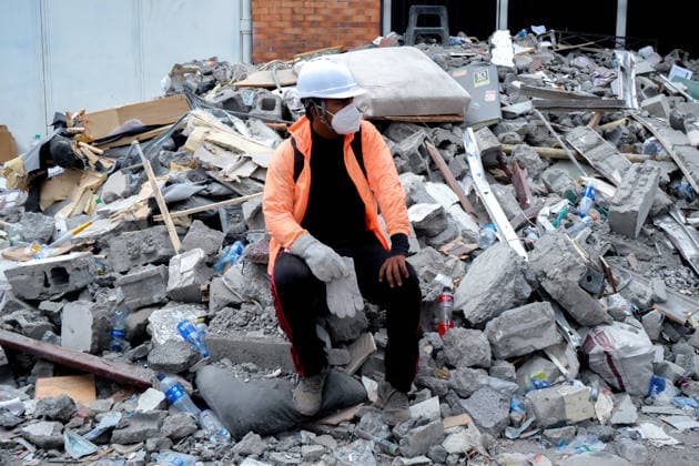 Coiombia Earthquake Aftermath People gather outside collapsed buildings in Cali, Colombia on August 12, 2026 to aid in several rescue labors after a 7,4 magnitude earthquake that struck the cities of Quibdo, Cali, Pereira and Manizales leaving more than 200 casualties past august 10. Cali Valle del Cauca Colombia Copyright: xMartinxStevenxAngelx