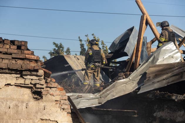 Warehouse fire after Russian airstrike in Kramatorsk KRAMATORSK, UKRAINE - AUGUST 13: Firefighters work to extinguish a fire on the roof of a destroyed warehouse following a Russian airstrike in Kramatorsk, Ukraine, on August 13, 2026. Francisco Richart Anadolu Kramatorsk Ukraine. Editorial use only. Please get in touch for any other usage.  Copyright: x2026xAnadoluxFranciscoxRichartx