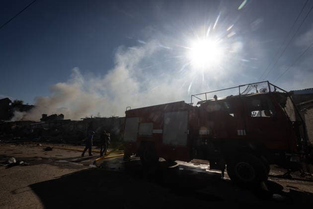 Warehouse fire after Russian airstrike in Kramatorsk KRAMATORSK, UKRAINE - AUGUST 13: Firefighters work to extinguish a warehouse fire following a Russian airstrike in Kramatorsk, Ukraine, on August 13, 2026. Francisco Richart Anadolu Kramatorsk Ukraine. Editorial use only. Please get in touch for any other usage.  Copyright: x2026xAnadoluxFranciscoxRichartx