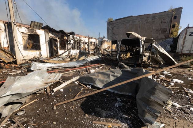 Warehouse fire after Russian airstrike in Kramatorsk KRAMATORSK, UKRAINE - AUGUST 13: A view of a damaged vehicle and destroyed, charred warehouses as a fire burns following a Russian airstrike in Kramatorsk, Ukraine, on August 13, 2026. Francisco Richart Anadolu Kramatorsk Ukraine. Editorial use only. Please get in touch for any other usage.  Copyright: x2026xAnadoluxFranciscoxRichartx