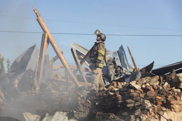 Warehouse fire after Russian airstrike in Kramatorsk KRAMATORSK, UKRAINE - AUGUST 13: Firefighters work to extinguish a fire on the roof of a destroyed warehouse following a Russian airstrike in Kramatorsk, Ukraine, on August 13, 2026. Francisco Richart Anadolu Kramatorsk Ukraine. Editorial use only. Please get in touch for any other usage.  Copyright: x2026xAnadoluxFranciscoxRichartx