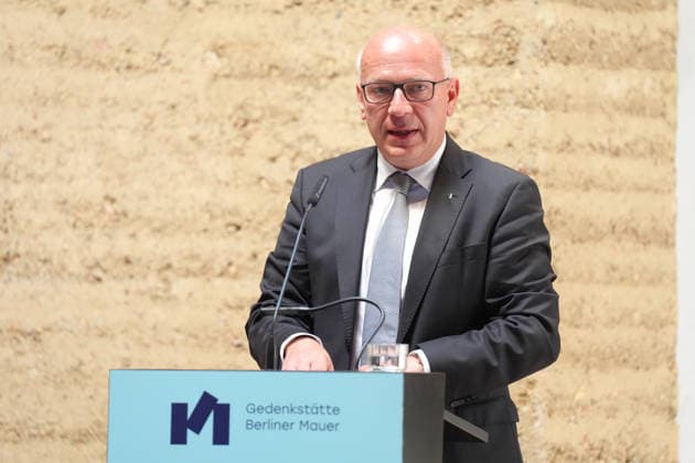 Gedenkveranstaltung 65. Jahrestag des Berliner Mauerbaus Kai Wegener (Regierender Buergermeister Berlin) im Portrait bei seiner Rede im Rahmen der Gedenkveranstaltung zum 65. Jahrestag des Berliner Mauerbaus, Berlin, 13.08.2026 Berlin Berlin Deutschland *** Commemoration Ceremony Marking the 65th Anniversary of the Construction of the Berlin Wall: A Portrait of Kai Wegener, Governing Mayor of Berlin, Delivering His Speech at the Commemoration Ceremony Marking the 65th Anniversary of the Construction of the Berlin Wall, Berlin, August 13, 2026, Berlin, Berlin, Germany
