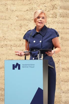 Gedenkveranstaltung 65. Jahrestag des Berliner Mauerbaus Bundestagspraesidentin Julia Kloeckner bei Ihrer Rede im Rahmen der Gedenkveranstaltung zum 65. Jahrestag des Berliner Mauerbaus, Berlin, 13.08.2026 Berlin Berlin Deutschland *** Commemoration of the 65th Anniversary of the Construction of the Berlin Wall: Bundestag President Julia Kloeckner delivering her speech at the commemoration of the 65th anniversary of the construction of the Berlin Wall, Berlin, August 13, 2026, Berlin, Germany