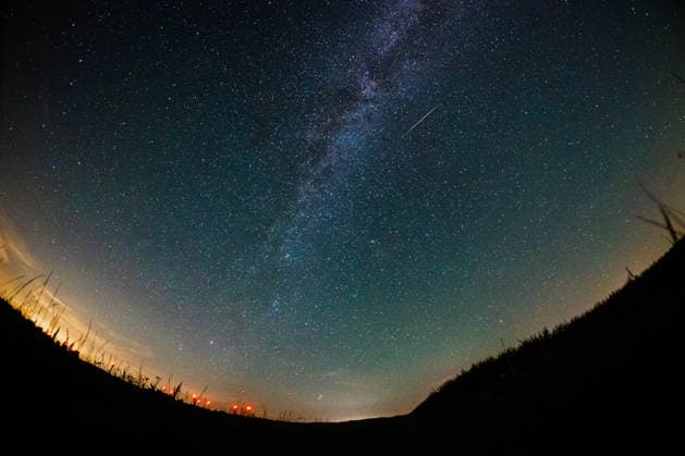 Perseiden 2026, 13.08.2026 Perseiden 2026. Der Nachthimmel über dem Ort Südheide, Landkreis Celle, Niedersachsen Südheide Südheide Niedersachsen Deutschland *** Perseids 2026, August 13, 2026 Perseids 2026 The night sky over the town of Südheide, Celle District, Lower Saxony Südheide Südheide Lower Saxony Germany Copyright: xBEAUTIFULxSPORTS Tonhäuserx