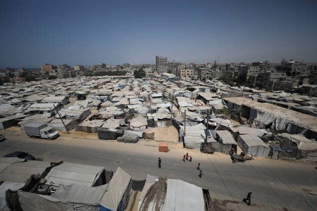 Displaced Palestinian Families Endure Summer Heat in Nuseirat Displaced Palestinian families live in tents in Nuseirat refugee camp in the central Gaza Strip, on August 13, 2026, as they struggle to cope with high temperatures and summer heat amid difficult living conditions. Photo by Hassan al-Jedi apaimages Nusairat Gaza Strip Palestinian Territory 130826_Nuseirat_HJ_00(1).jpeg Copyright: xapaimagesxHassanxal-Jedixx xapaimagesx