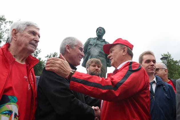 13.08.2026. Russia. Moscow. Communist Party Leader Gennady Zyuganov and Cuban Ambassador to Russia Enrique Horta Gonzalez at the flower-laying ceremony dedicated to the 100th anniversary of the birth of Cuban Revolutionary leader Fidel Castro in Fidel Castro Square. Alexey Belkin NEWS.ru BelkinxAlexey