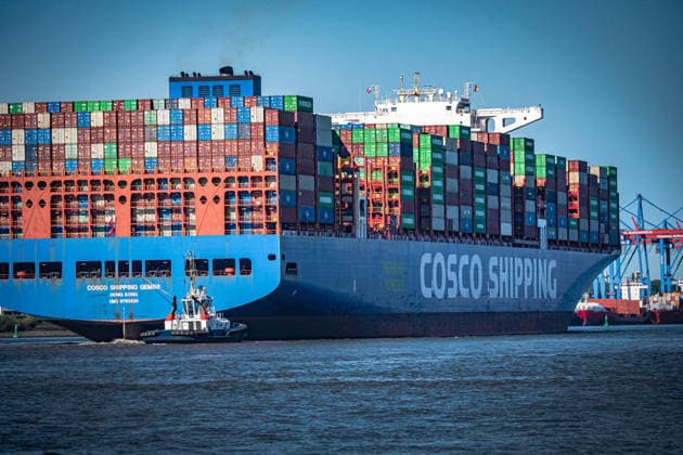 Hamburg, Elbe, Hamburger Hafen, Cosco Containerschiff - 13.08.2026 Hamburg