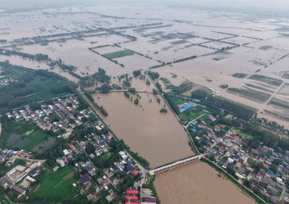 (260813) -- LUOHE, Aug. 13, 2026 -- An aerial drone photo taken on Aug. 13, 2026 shows the Nihewa flood storage and detention area in Wuyang County of Luohe City, central China s Henan Province. Affected by Typhoon Dolphin, the 13th typhoon of the year, the Shaying River has recorded a flow rate exceeding 3,000 cubic meters per second in its Luohe section, while the water level continues to rise. In accordance with relevant contingency plans, Henan Province activated the Nihewa flood storage and detention area on Thursday. ) CHINA-HENAN-LUOHE-TYPHOON DOLPHIN-FLOOD STORAGE AREA (CN) HaoxYuan 