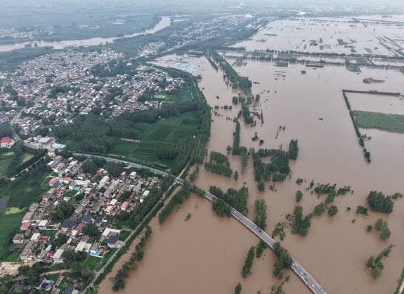 (260813) -- LUOHE, Aug. 13, 2026 -- An aerial drone photo taken on Aug. 13, 2026 shows the Nihewa flood storage and detention area in Wuyang County of Luohe City, central China s Henan Province. Affected by Typhoon Dolphin, the 13th typhoon of the year, the Shaying River has recorded a flow rate exceeding 3,000 cubic meters per second in its Luohe section, while the water level continues to rise. In accordance with relevant contingency plans, Henan Province activated the Nihewa flood storage and detention area on Thursday. ) CHINA-HENAN-LUOHE-TYPHOON DOLPHIN-FLOOD STORAGE AREA (CN) HaoxYuan 
